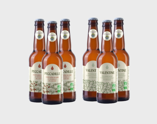 Le pack “Blondes” contient : 3 Peccadille, bières blondes à l’hydrolat de genévrier cade bio du Gard. 3 Valentine, bières blondes à l’hydrolat de thym bio cueilli sur le Causse de Blandas - Boutique Bel air